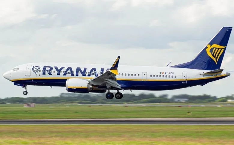 Source: Ryanair Neither pilot realised the jet, similar to this one, had entered a descent while under manual control