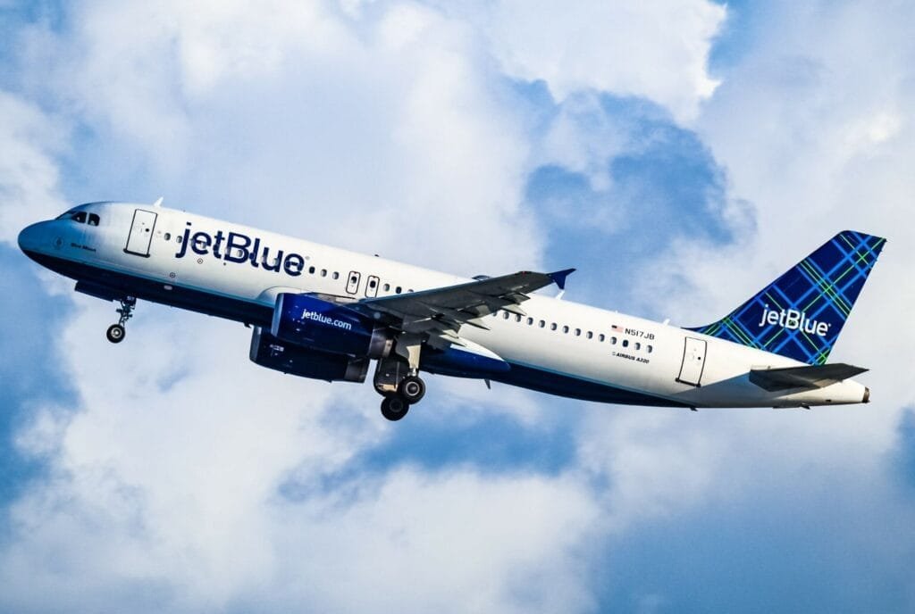 15 facts about jetblue 16900068473549410306145307106jpeg