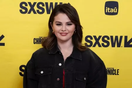 selena gomez tout 031124 b43e3487eb644ef8bdbf5e23912905145230271389188641021webp