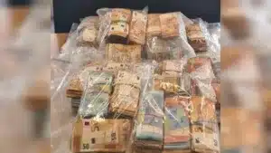 Around €500,000 in cash was seized along with a vacuum packing machine and documentation Around €500,000 in cash was seized along with a vacuum packing machine and documentation