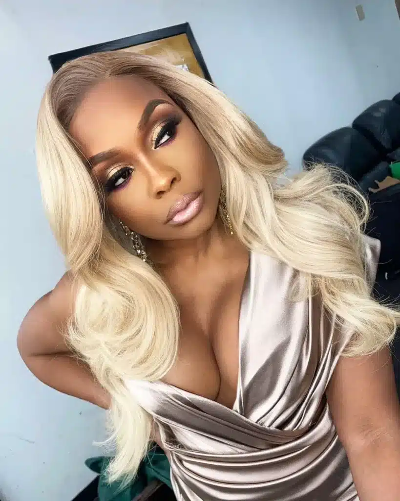 With contouring, they know how to snatch that nose, snatch that face and make that cleavage cleave!” she enthuses. Phaedra parks/Instagram