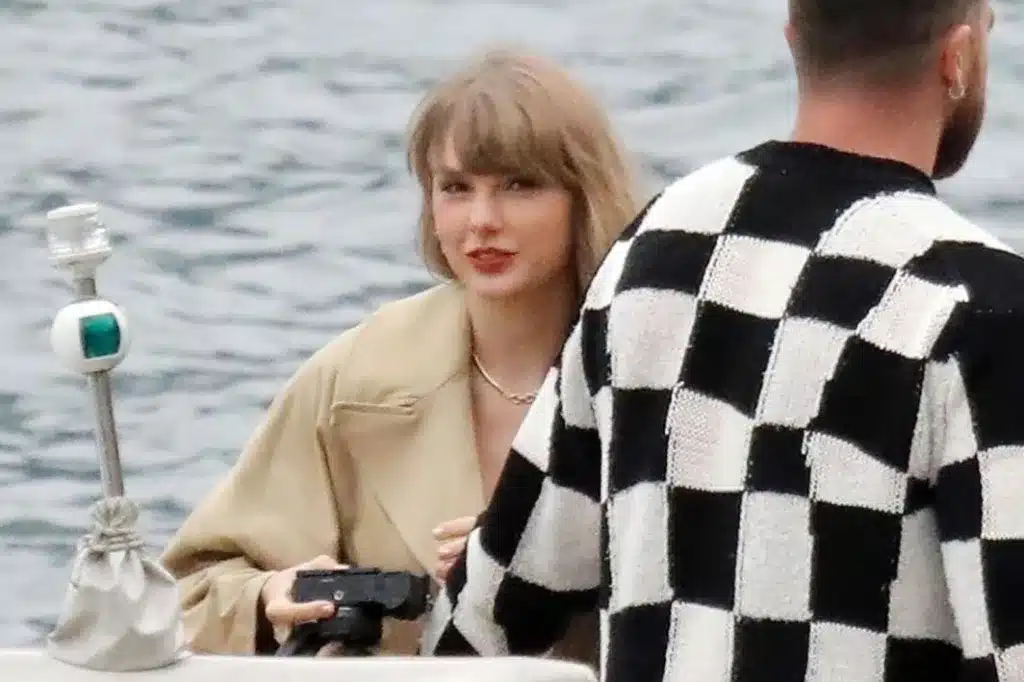 Earlier this week, the couple was spotted dining outside the luxe property. Cobra Team / BACKGRID Earlier this week, the couple was spotted dining outside the luxe property. Cobra Team / BACKGRID