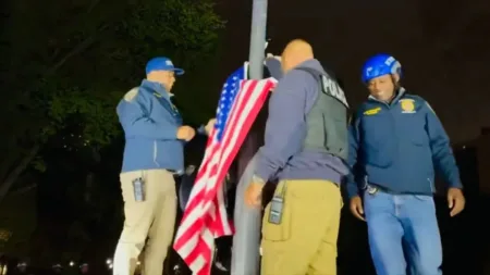 Officers then raised Old Glory after clearing out protesters.@NYPDDaughtry/X