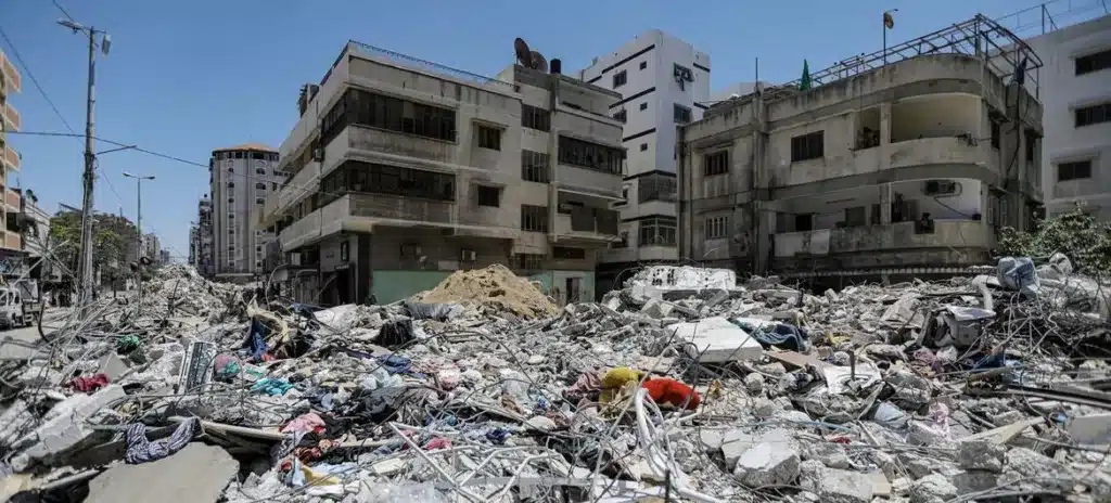 Clothes hang on the balcony of a school housing internally displaced Gazans in the Jabalia refugee camp in northern Gaza Clothes hang on the balcony of a school housing internally displaced Gazans in the Jabalia refugee camp in northern Gaza