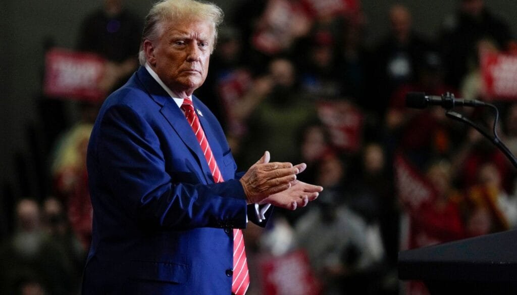 Donald Trump:/Getty Images/M10News