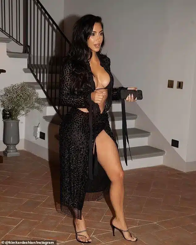 Kim showed off her enviable curves while vacationing at an Italian villa Kim showed off her enviable curves while vacationing at an Italian villa