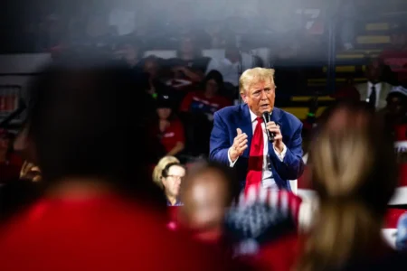 Donald Trump has worked to tie Kamala Harris to President Bidens record on the economy - M10news
