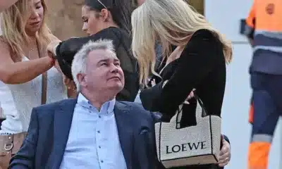 Eamonn Holmes cheeklily Grabs Girlfriend M10news