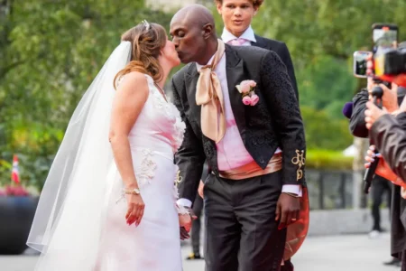 Princess Martha Louise of Norway and Durek Verrett kiss as they arrive at their wedding party