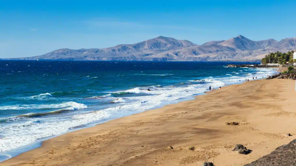 A British man has been found dead on a beach in Lanzarote