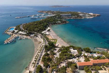 The holiday hotspot of Vouliagmeni near Athens, Greece (Picture: Costas Baltas/Getty)