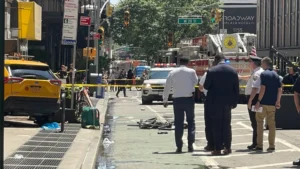 Taxi driver hits pedesterian in Manhattan M10news