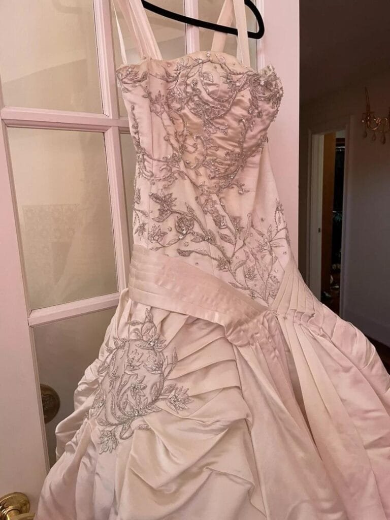 The couture creation, for which Melania reportedly paid $100,000, is listed on the site for $45,000 (or best offer) with free shipping by a woman who claims to have purchased it from the first lady. eBay/svjabc1 The couture creation, for which Melania reportedly paid $100,000, is listed on the site for $45,000 (or best offer) with free shipping by a woman who claims to have purchased it from the first lady.
eBay/svjabc1