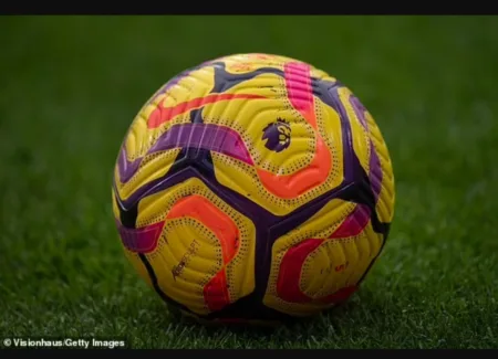 A Premier League footballer was arrested on the training pitch|M10News  