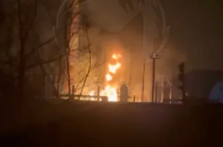 It took 100 firefighters several hours to put out the fire (Picture: Mash Batash/e2w)